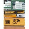 Image 1 : PONCEUSE À MAIN DEWALT DWE6411K, 1/4 DE FEUILLE