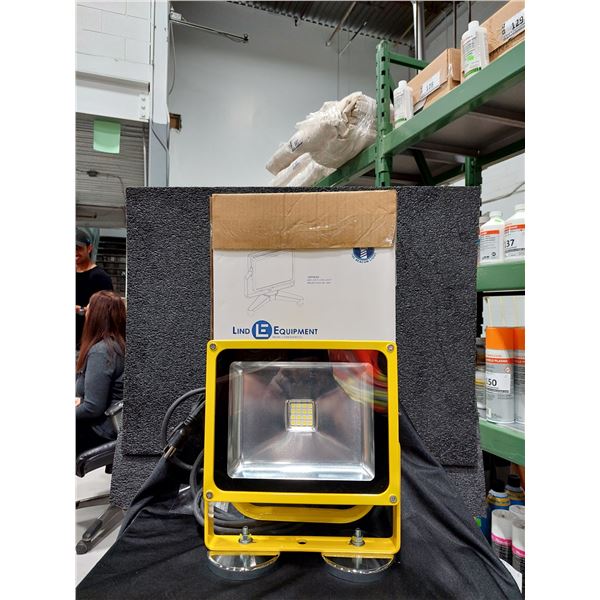 LUMIÈRE DE TRAVAIL DEL 40 W LIND EQUIPMENT