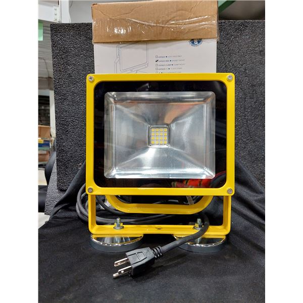 LUMIÈRE DE TRAVAIL DEL 40 W LIND EQUIPMENT