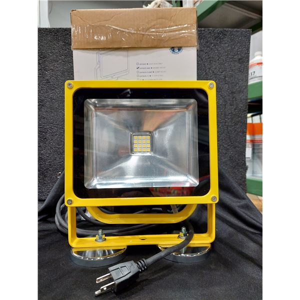LUMIÈRE DE TRAVAIL DEL 40 W LIND EQUIPMENT