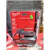 Image 2 : LOT AVEC LAMPE DE POCHE MILWAUKEE ET BATTERIE M18 CP2.0
