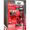 Image 2 : LOT AVEC LAMPE DE POCHE MILWAUKEE ET BATTERIE M18 CP2.0