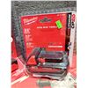 Image 3 : LOT AVEC LAMPE DE POCHE MILWAUKEE ET BATTERIE M18 CP2.0