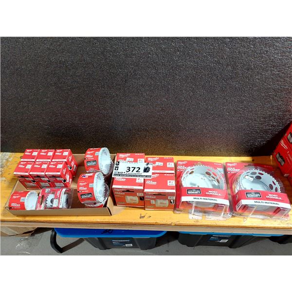 LOT DE 18 CLOCHES MILWAUKEE ASSORTIES