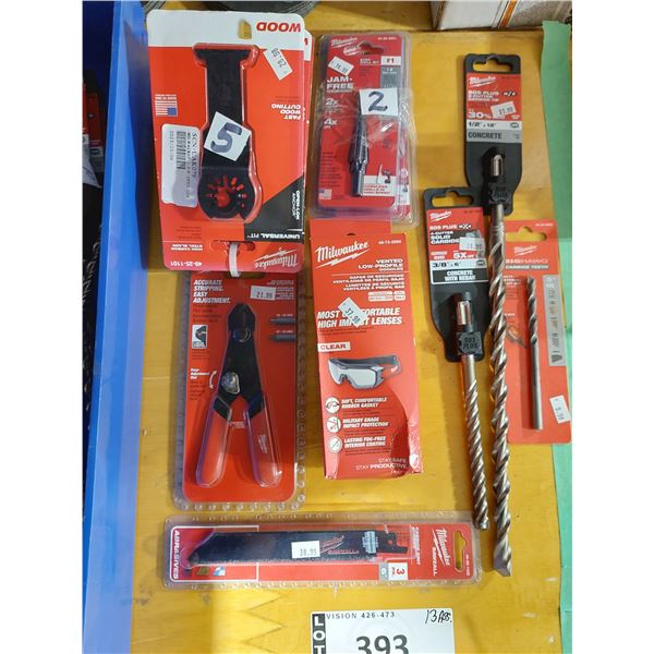 LOT DE 13 PRODUITS MILWAUKEE ASSORTIS