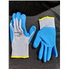 Image 1 : DOUZAINE DE PAIRES DE GANTS HONEYWELL NORTHFLEX, GRANDEUR LARGE