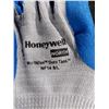 Image 2 : DOUZAINE DE PAIRES DE GANTS HONEYWELL NORTHFLEX, GRANDEUR LARGE