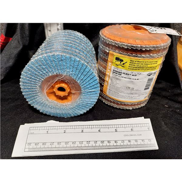 PAQUET DE 10 DISQUES À FEUILLETS WALTER ENDURO-FLEX ALU SPIN-ON 5 PO X 5/8-11, GRAIN 40