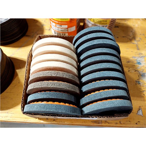LOT DE 18 MEULES ASSORTIES