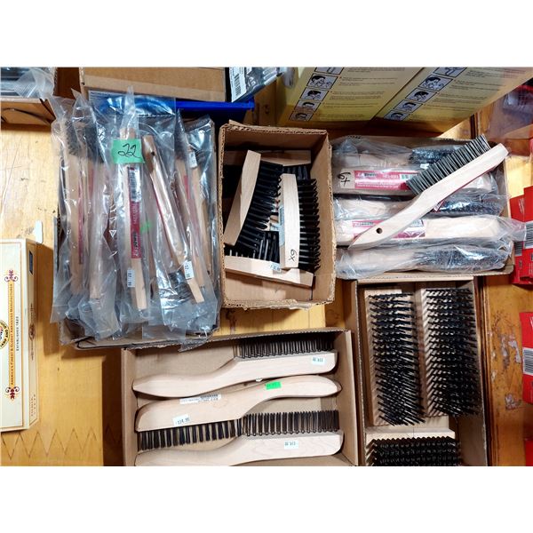 LOT DE 40 BROSSES ASSORTIES