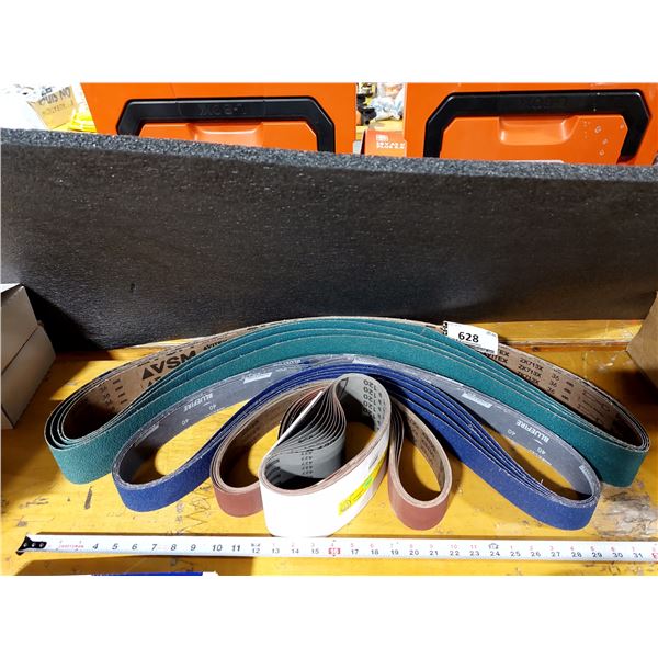 LOT DE 28 BANDES À SABLER ASSORTIES