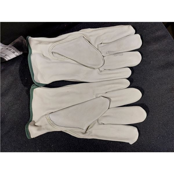PAIRE DE GANTS EN CUIR