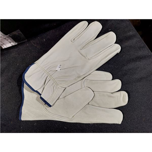 PAIRE DE GANTS EN CUIR, GRANDEUR MÉDIUM