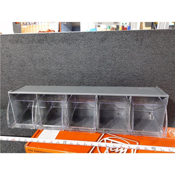 MODULE DE RANGEMENT À 5 BACS BASCULANTS QTB305, DONT 1 ENDOMMAGÉ
