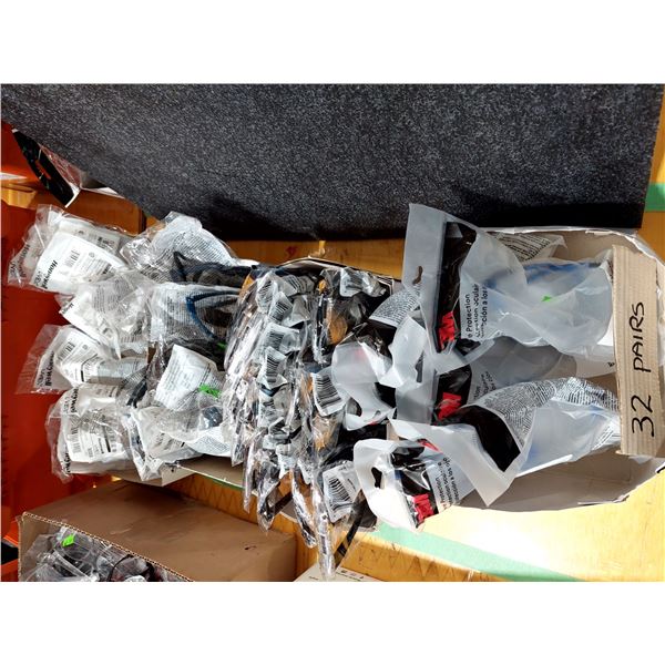 LOT DE 32 PAIRES DE LUNETTES DE SÉCURITÉ ASSORTIES