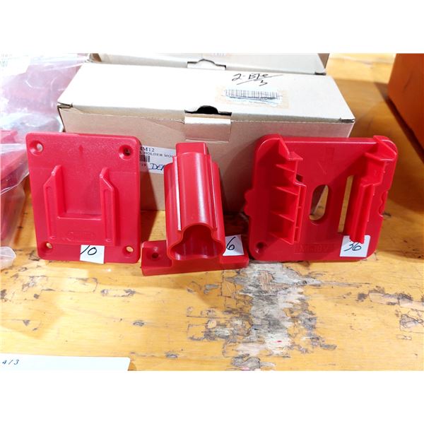 LOT DE 52 ARTICLES POUR RANGEMENT DE BATTERIES MILWAUKEE ASSORTIS