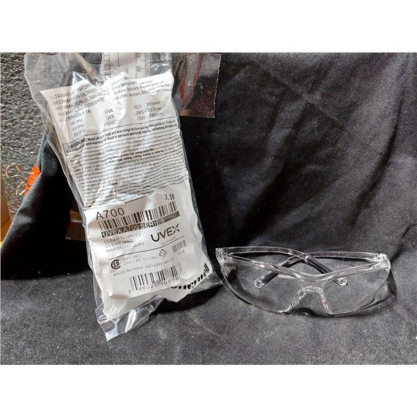 PAIRE DE LUNETTES DE SÉCURITÉ UVEX A700