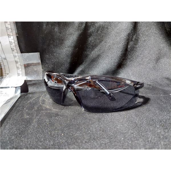 PAIRE DE LUNETTES DE SÉCURITÉ UVEX A700 GRISE