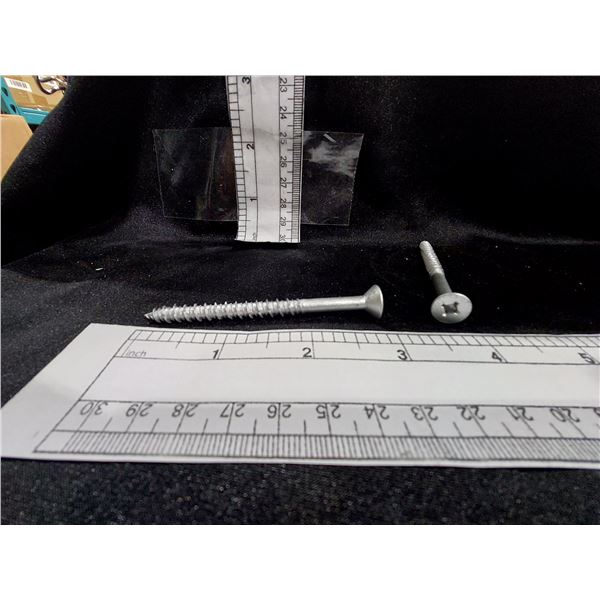 LOT DE 600 + VIS À BÉTON TÊTE PLATE PRISE COMBO 1/4" X 3-1/4", EVOLUTION MSFH-140314, EVOGUARD ARGEN