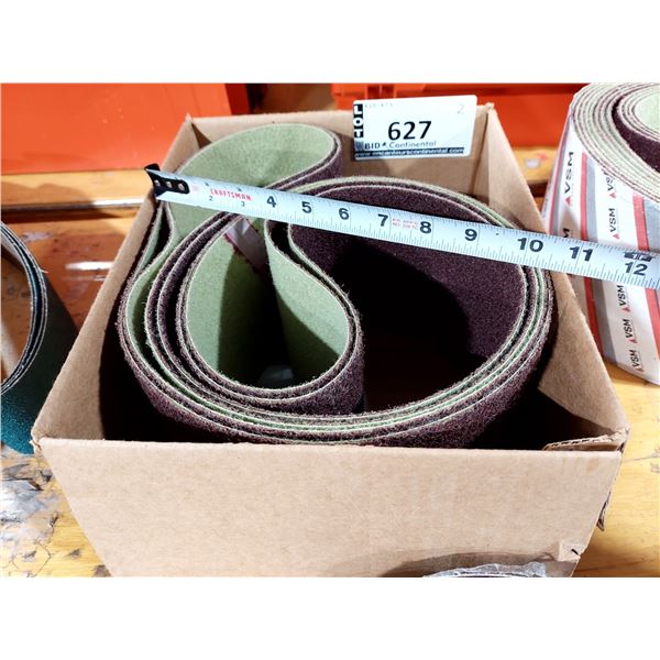 LOT DE 2 BANDES À SABLER, ASSORTIES