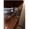 Image 3 : 2 Stainless Steel Cone Strainers With Pestle, 2 Crest Wine Glasses, 1 Floral Jar