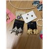 Image 2 : Costume Jewellery Lot Earrings, Necklaces, Brooches
