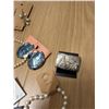 Image 3 : Costume Jewellery Lot Earrings, Necklaces, Brooches