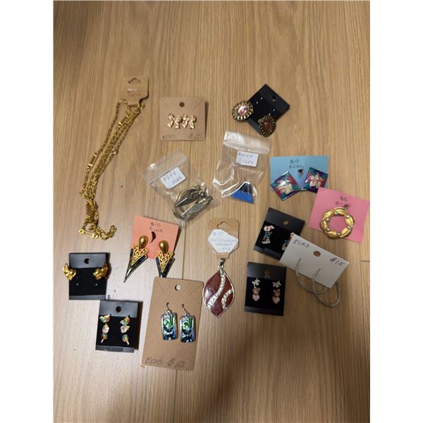 Fashion Jewellery Lot Including Earrings, Necklaces, Pendants, and Brooches