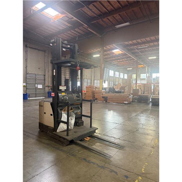 Crown 3,000LB Capacity Electric Order Picker Model SP3520-30 with 2335.7 Hours