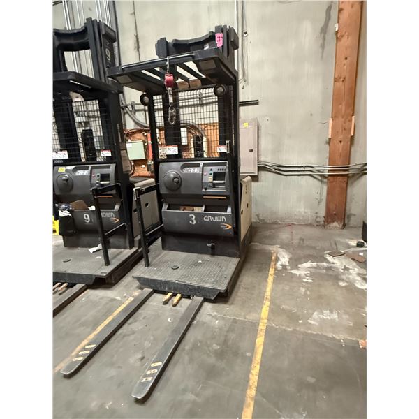 Crown 3,000LB Capacity Electric Order Picker Model SP3520-30 with 7316.1 Hours