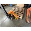 Image 10 : Uline 5500LB Standard Fork Pallet Jack Model H-1043