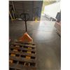 Image 2 : Uline 5500LB Standard Fork Pallet Jack Model H-1043