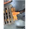 Image 6 : Uline 5500LB Standard Fork Pallet Jack Model H-1043