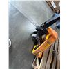 Image 9 : Uline 5500LB Standard Fork Pallet Jack Model H-1043