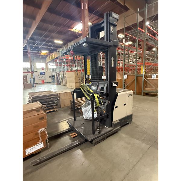 Crown 3,000LB Capacity Electric Order Picker Model SP3520-30 with 4251.3 Hours