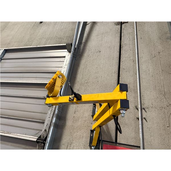 Uline LED Dock Light with 40" Arm Model H-11080