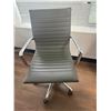 Image 2 : Moes Home Collection Grey and Chrome Office Chair