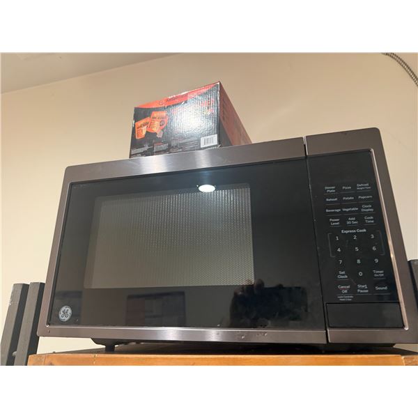 GE Stainless Steel Microwave Model JES1095BM1TS