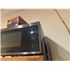 Image 3 : GE Stainless Steel Microwave Model JES1095BM1TS