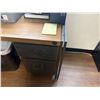Image 5 : (2) Assorted Style Office Desks