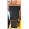 Image 1 : Group of 2 Floorstanding Speakers