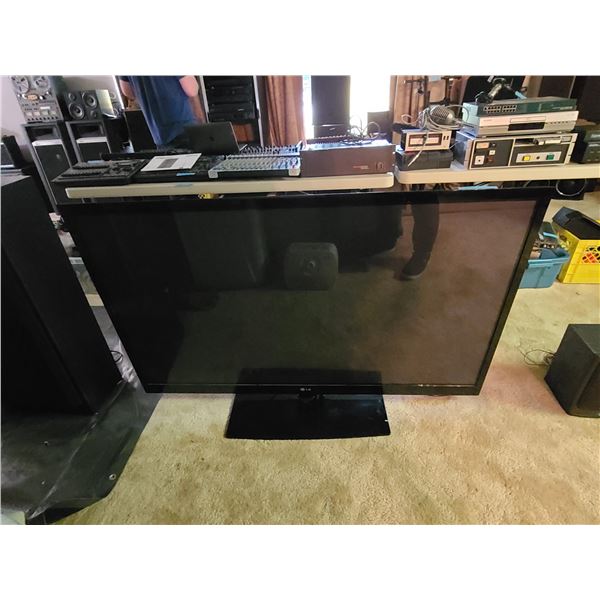 LG 60" Model 60PK550 Plasma TV (Red Button Turns On - No Remote)