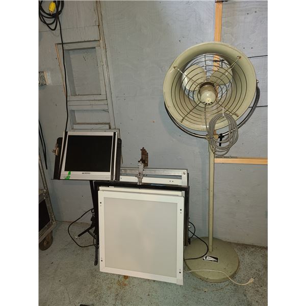 Vintage Industrial Pedestal Fan, Daewoo LCD Monitor & Studio Panel / Mount Lot