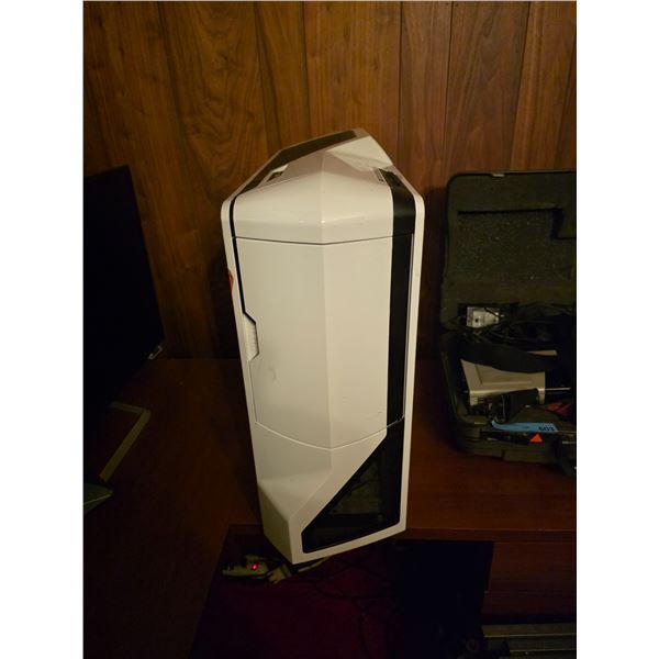 NZXT Phantom Full Tower Desktop PC Gaming / Workstation Computer Case