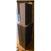 Image 2 : Pair of Vintage Floor & Bookshelf Stereo Speakers with Wood Grain Cabinets and Cloth Grilles