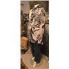 Image 1 : Floor Standing Mannequin w/ Clothes