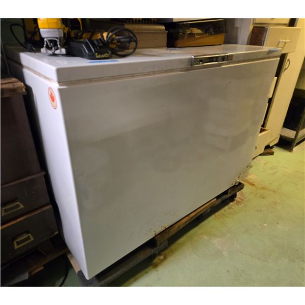 Vintage Admiral Chest Freezer - need Repairs (Empty)