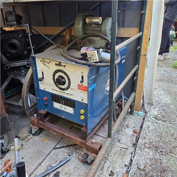 Miller Dialarc 250P AC/DC Arc Welder on Wheeled Base Cart