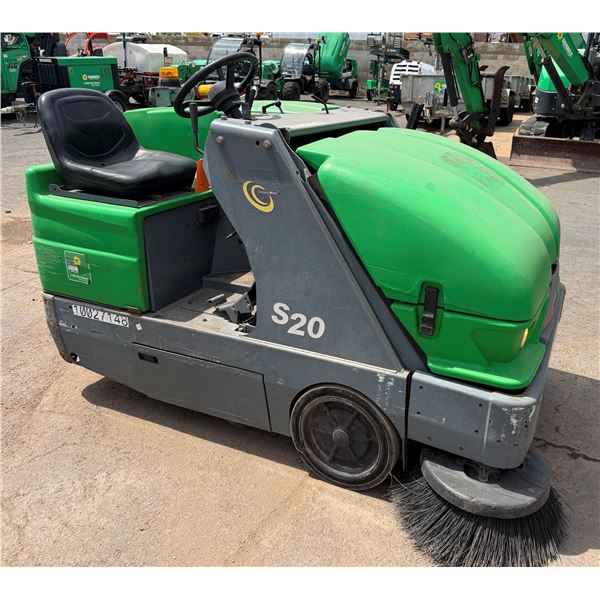 (10027148) 2018 Tennent T20 Ride-On Scrubber LP, 881 Hours (Starts & Runs, See Video)