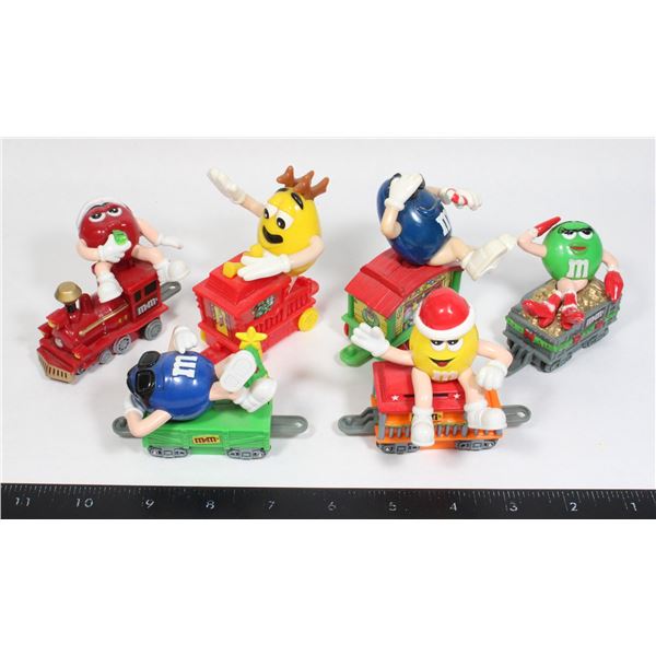 LOT OF VINTAGE HOLIDAY M&M HOLIDAY TRAIN PIECES